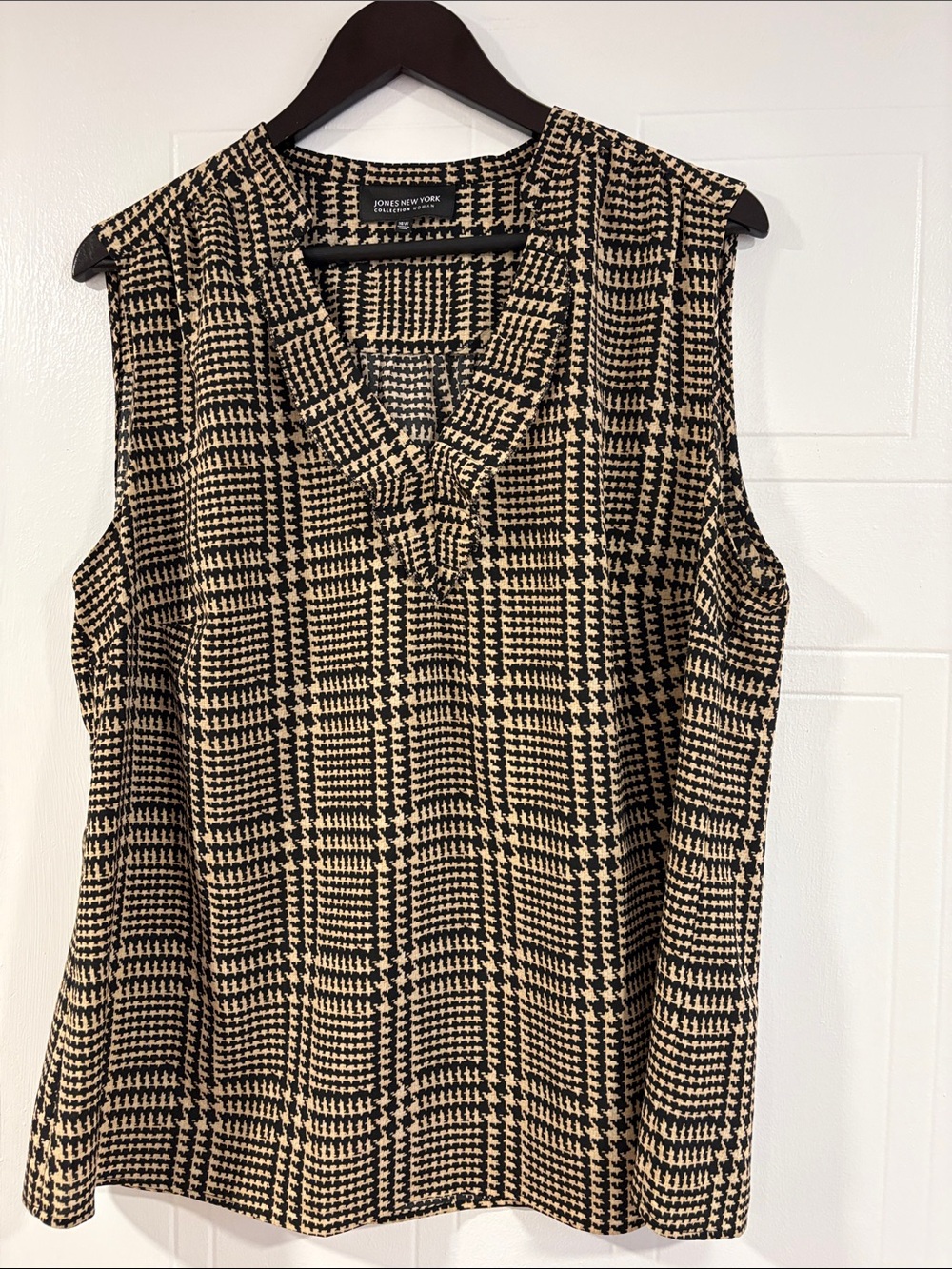 Jones New York Black and Tan Plaid Sleeveless V-Neck Blouse